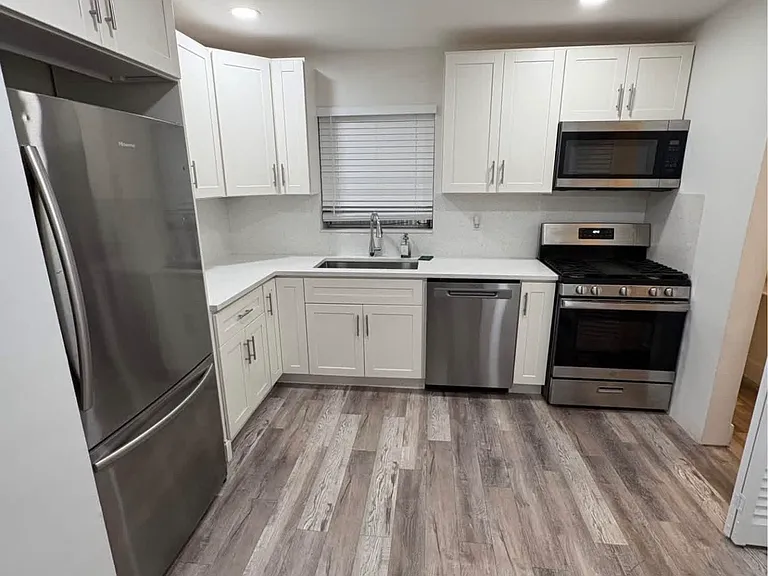 980 NW 200th Ter — Photo 5