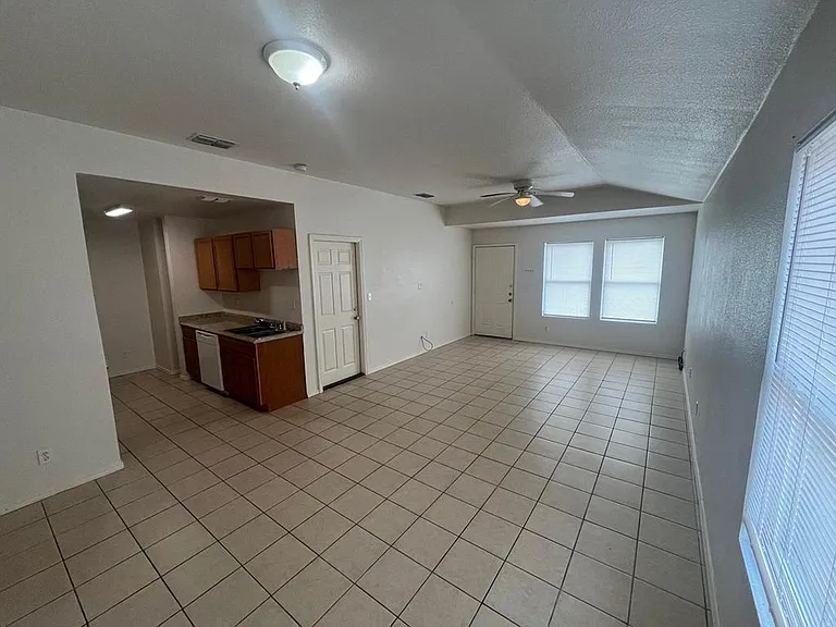 1210 Chaparral St — Photo 5