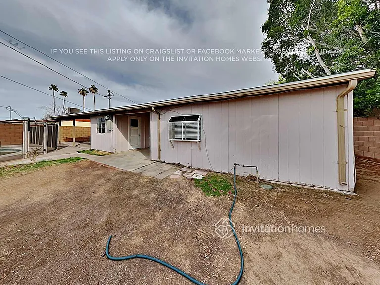 2307 W Freeway Ln — Photo 3