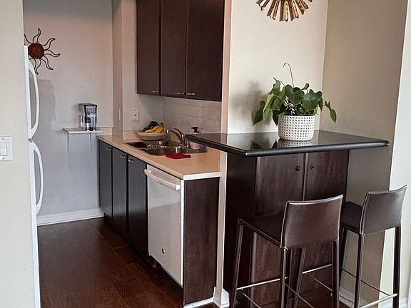 5th image of 220 Burnhamthorpe Rd W #2607