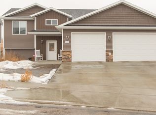 2401 Macedonia Ave SE, Mandan, ND 58554