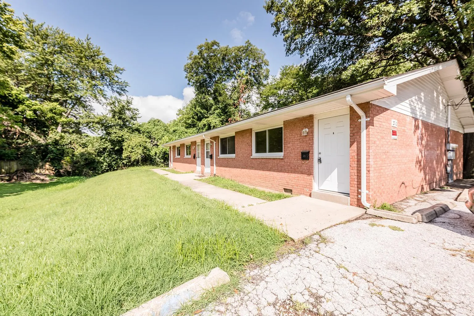 2710 Godfrey St APT A photo 1