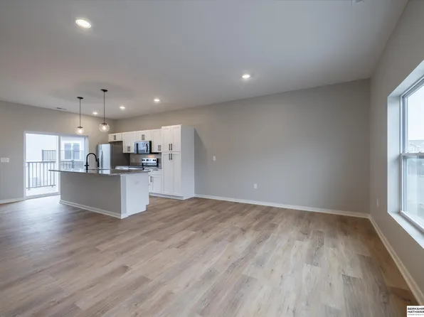 5407 S 208th Ct, Elkhorn, NE 68022