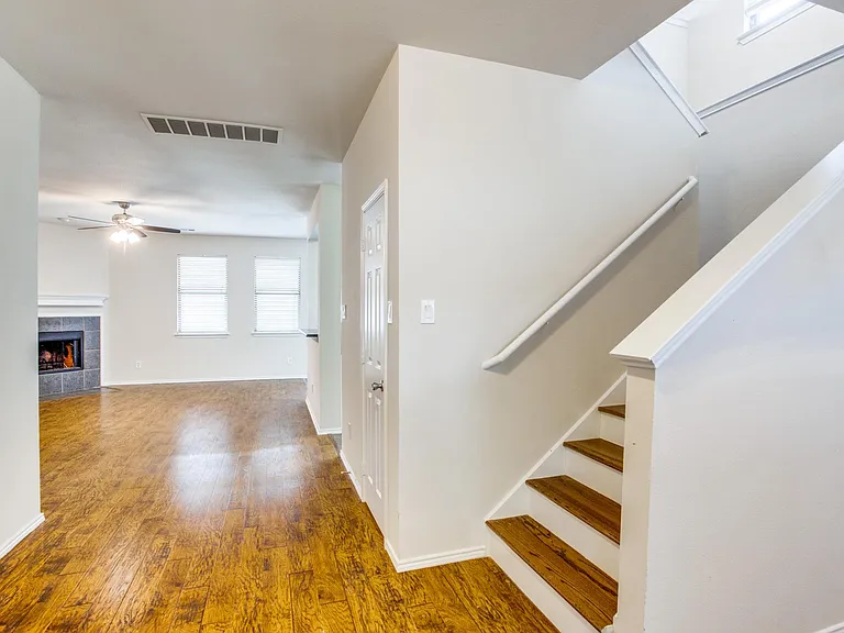 616 Crystal Falls Dr — Photo 11