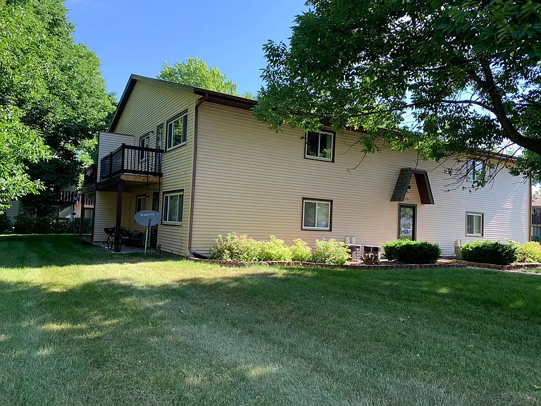 2025 NW Hickory Ln #8 — Photo 1