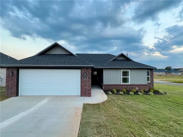 121 Tonya Loop, Huntsville, AR 72740