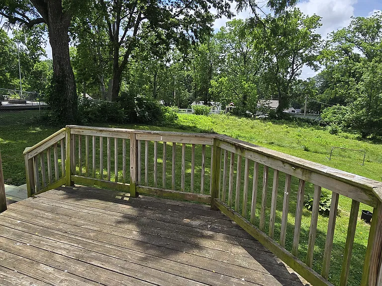 2811 NE Russell Rd — Photo 10