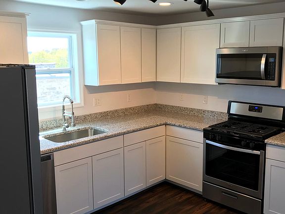 2nd image of 3420 N Hamlin Ave #3