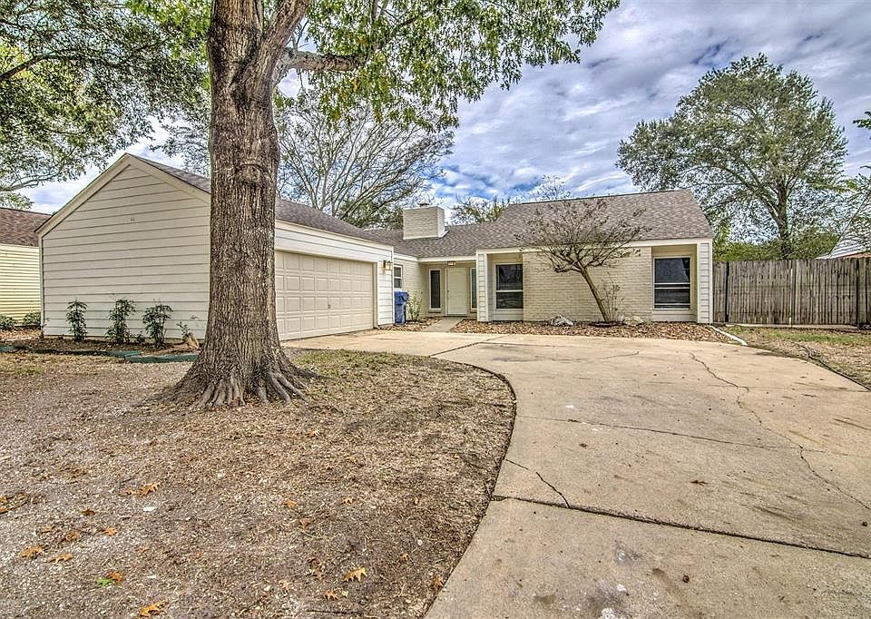 1st image of 15606 Pine Mountain Dr