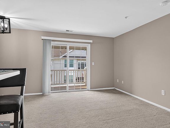 3rd image of 115 Lionheart Ln