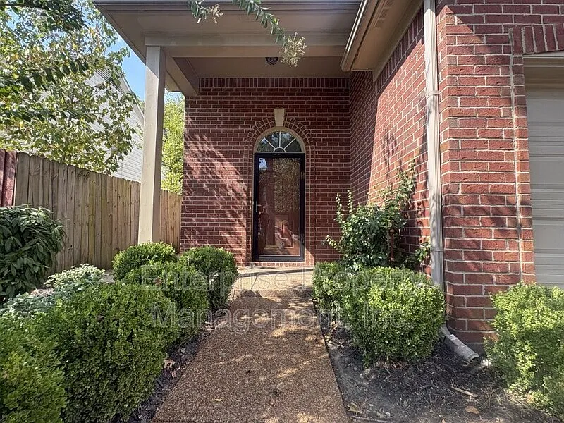 3 bed, 3.0 bath, 2199 sqft, $1,995 — Photo 3