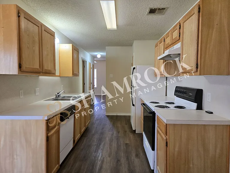 1713 Breezy Dr — Photo 5