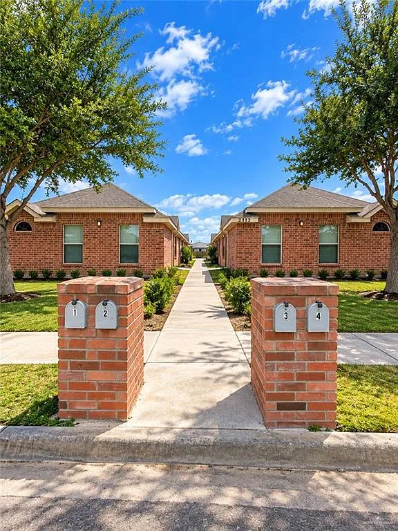 2112 W Western Dr — Photo 1