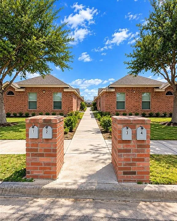 2112 W Western Dr #1