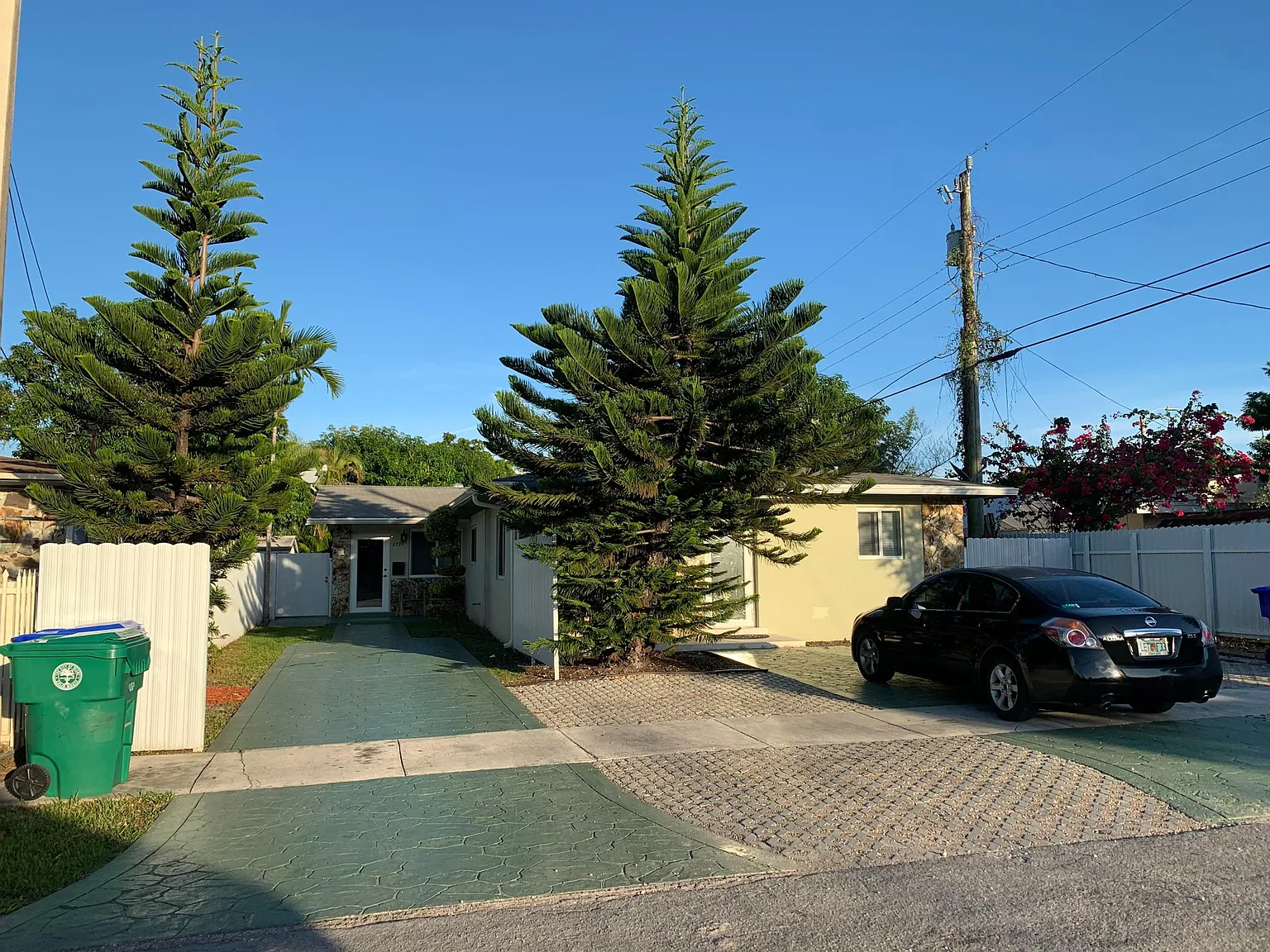 2793 SW 31st Pl — Photo 3