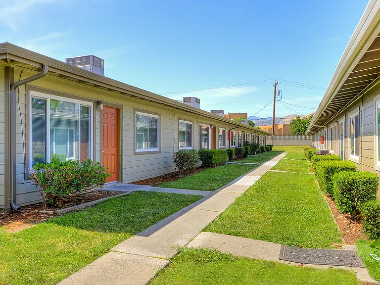 Delta View Apartments — Photo 9