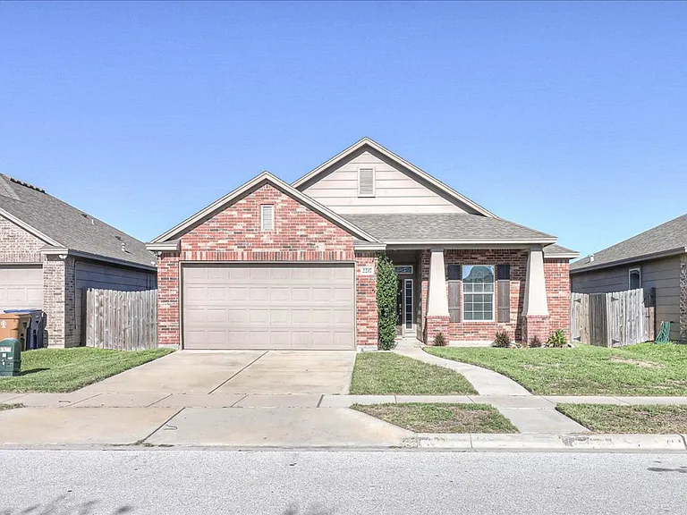2217 Ibis — Photo 1
