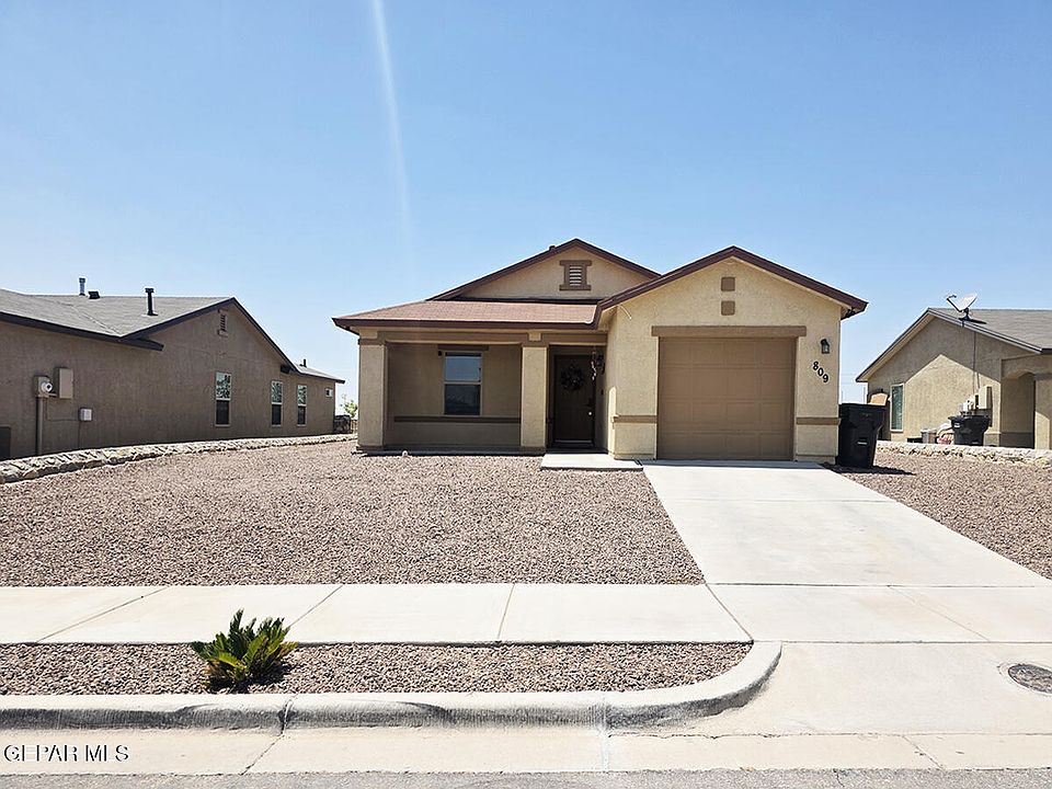 1st image of 809 Nuevo Desierto Dr
