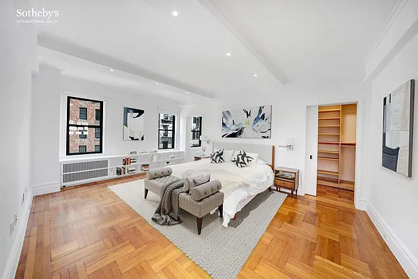 Sold by Sotheby's International Realty | media 6