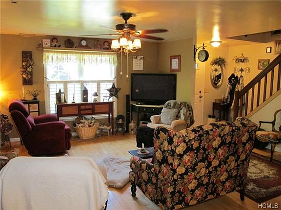 3rd image of 3906 Buttonwood Ln Unit 3906