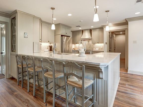 3rd image of 416 Lippi Blvd