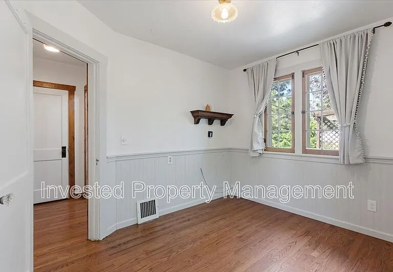 3077 Benton St — Photo 21