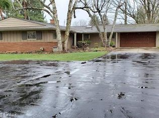 121 Oaklane Dr, Rochester Hills, MI 48306