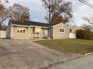 151 Westwood Dr, Brentwood, NY 11717