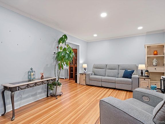 3rd image of 51 Marvin Street