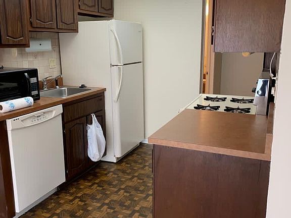 2nd image of 15582 Dupage Blvd