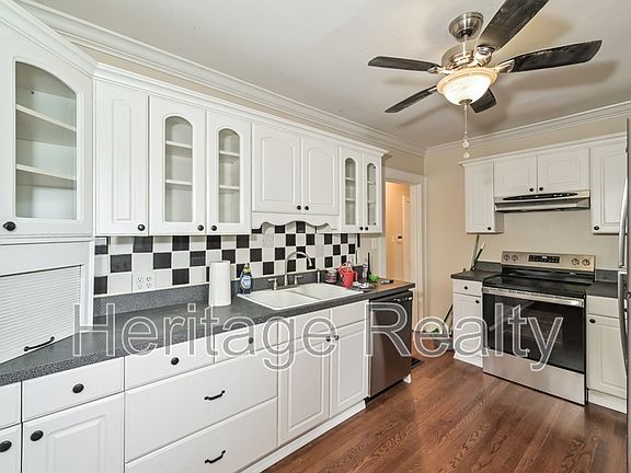 2nd image of 2935 Woodrow Dr