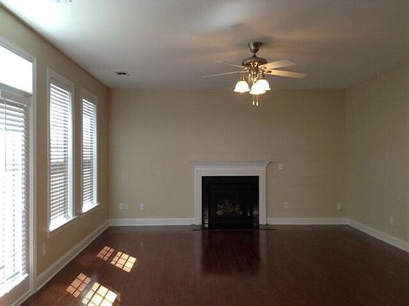 3rd image of 7949 Suttonview Dr