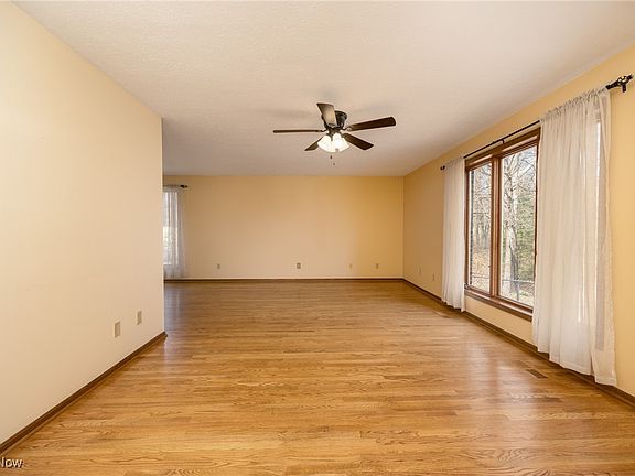 5th image of 46 Sherman Dr