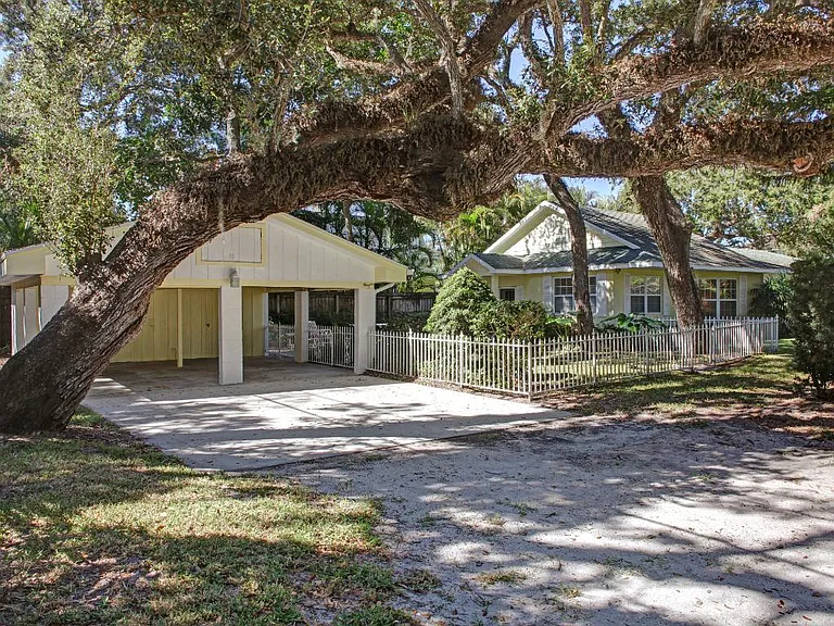798 Bougainvillea Ln — Photo 31