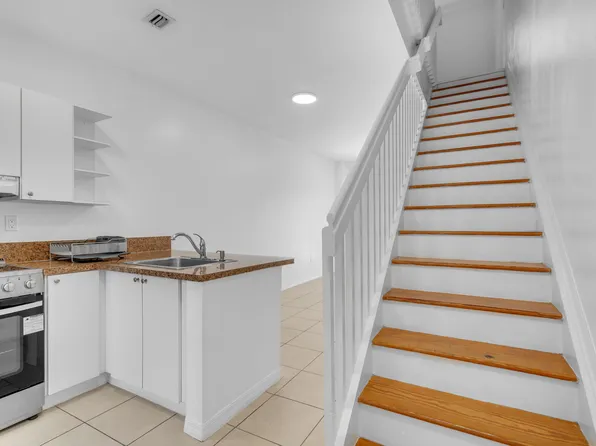 928 SW 3rd St, Miami, FL