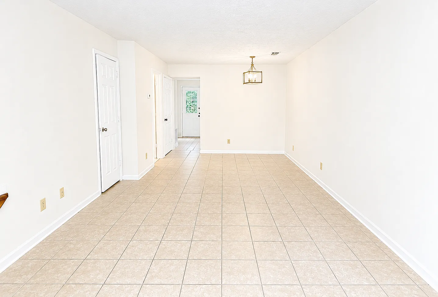 2 bed, 2.5 bath, 1200 sqft, $1,600 — Photo 3