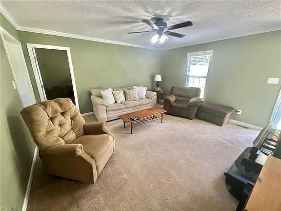 4th image of 518 W Main St
