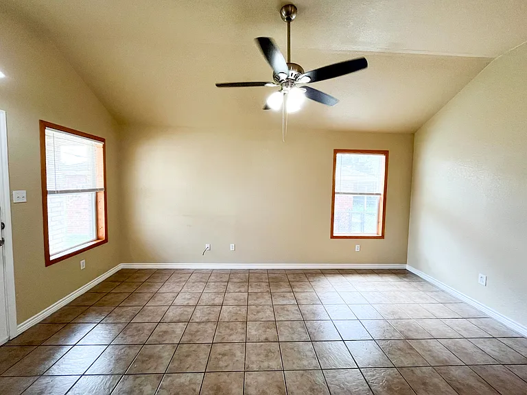 418 W Green Ave #A — Photo 5