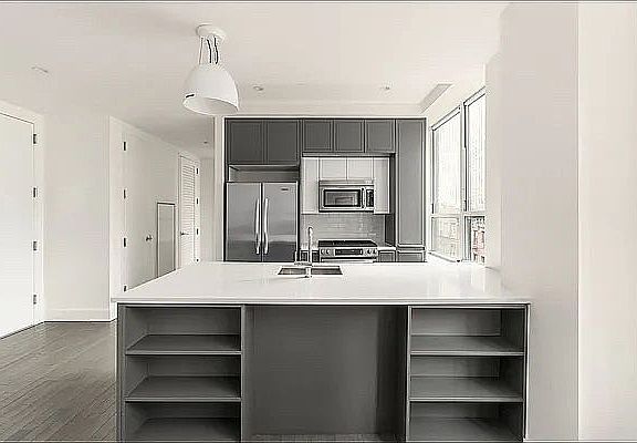 4th image of 416 W 52nd St #614