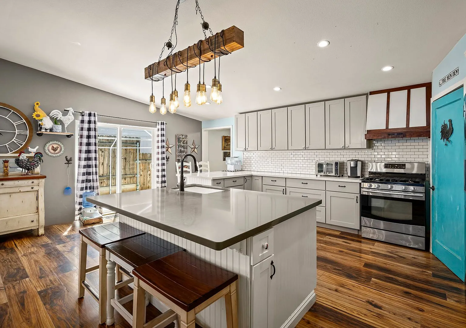 Coming Soon Spacious 6-Bedroom Home With Solar & Rv/Boat Parking — Photo 4