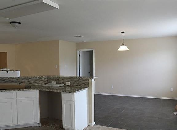 3rd image of 208 Indian Paintbrush Dr