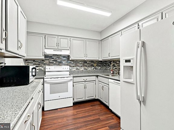 4th image of 107 Madison Ct
