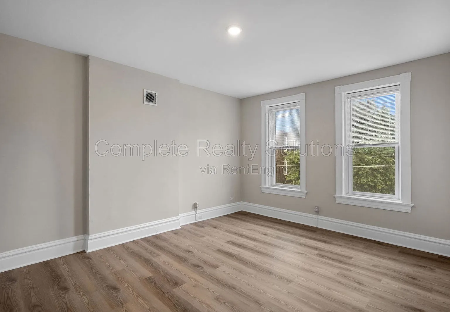 2 bed, 1.0 bath, 925 sqft, $1,150 — Photo 4