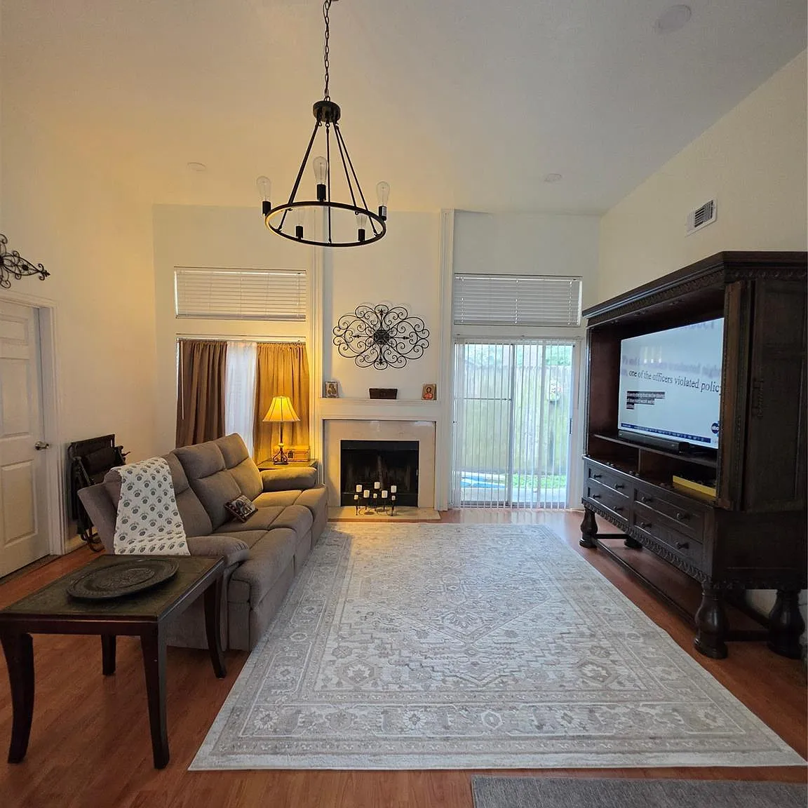 3 bed, 2.0 bath, $2,500 — Photo 3