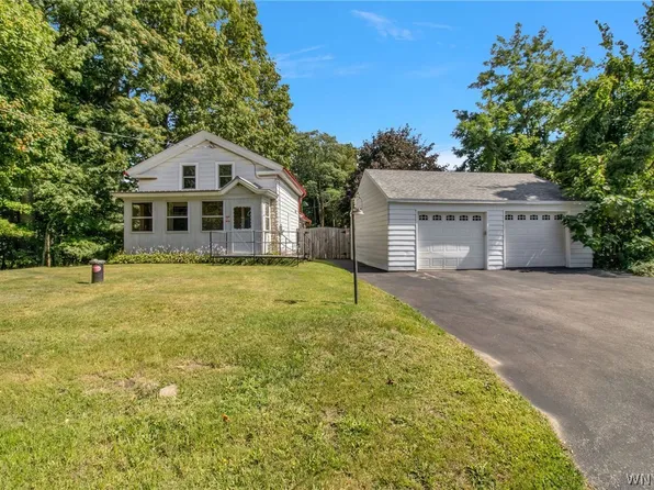 12140 Old Main Rd, Silver Creek, NY 14136