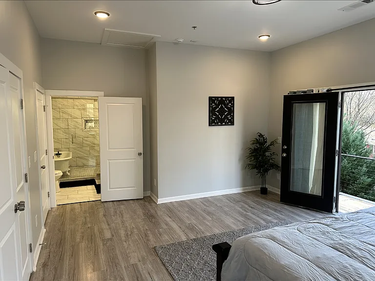 1529 Oakview Rd #2 — Photo 3