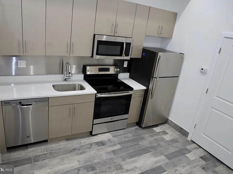 1231 Vine St #1 — Photo 6
