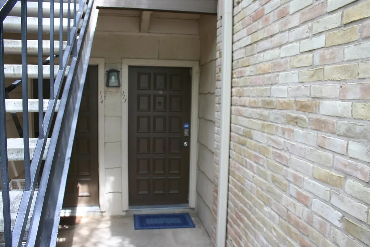 Building Photo - 8210 Bent Tree Rd #113
