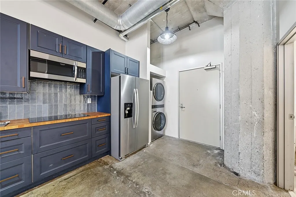 Studio, 930 sqft, $3,200 — Photo 1