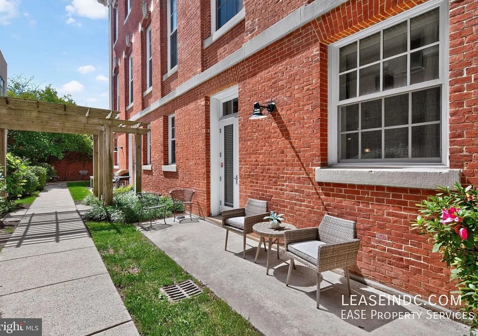 2 bed, 976 sqft, $3,200 — Photo 4